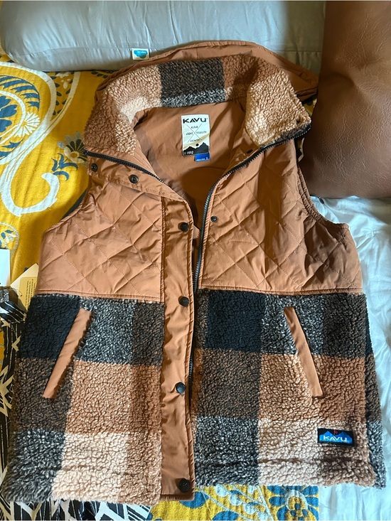 Kavu Other - Kavu Brown Quilted & Plaid Sherpa Vest